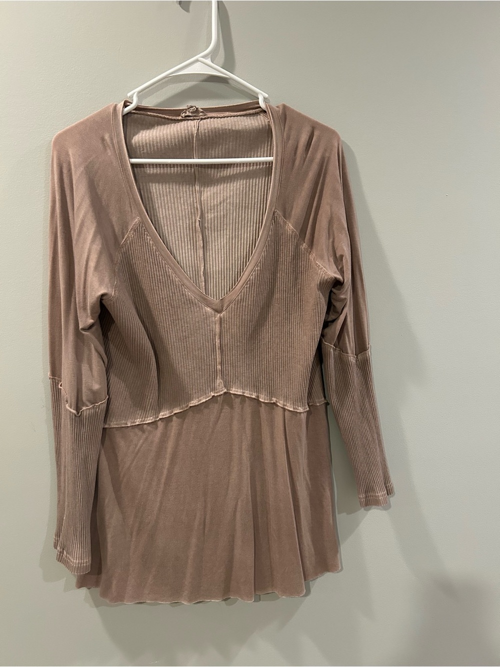 POL Ribbed V-Neck Long Sleeve Top - Mocha